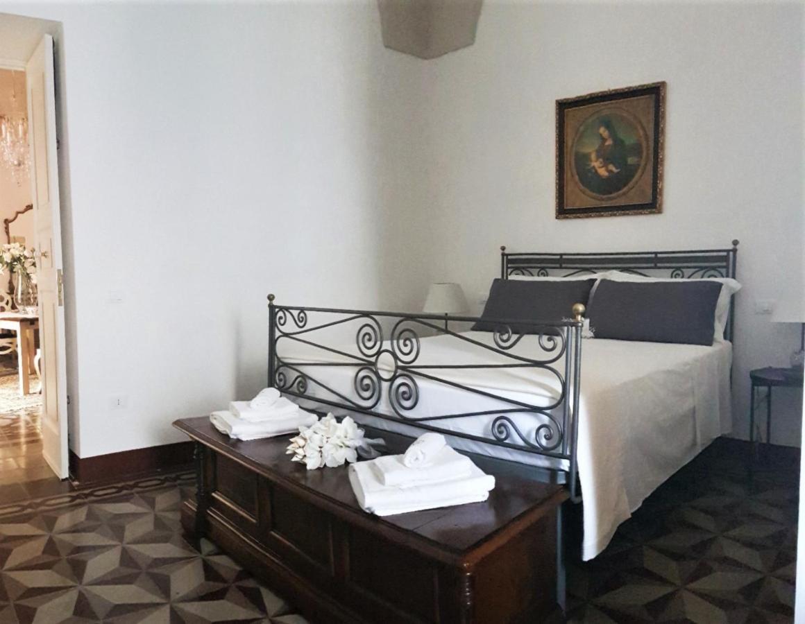 Palazzo Megha Suite & Breakfast Palmariggi Екстериор снимка